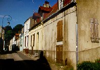 Das Bild zeigt eine Gasse in Montreuil