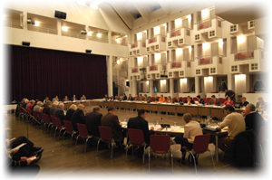 Ein Foto von einer Rheinberger Ratssitzung in der Stadthalle