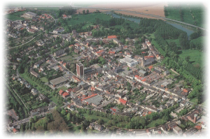 Eine Luftbildaufnahme des Rheinberger Stadtkerns
