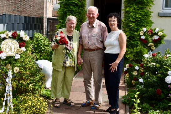 Petra Hoster, Ortsvorsteherin von Borth, gratulierte dem Jubelpaar herzlich im Namen der Stadt Rheinberg.
