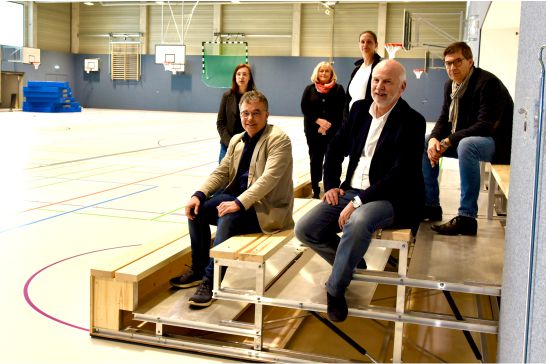 01_Pressemitteilung_Übergabe_3fach-Sporthalle