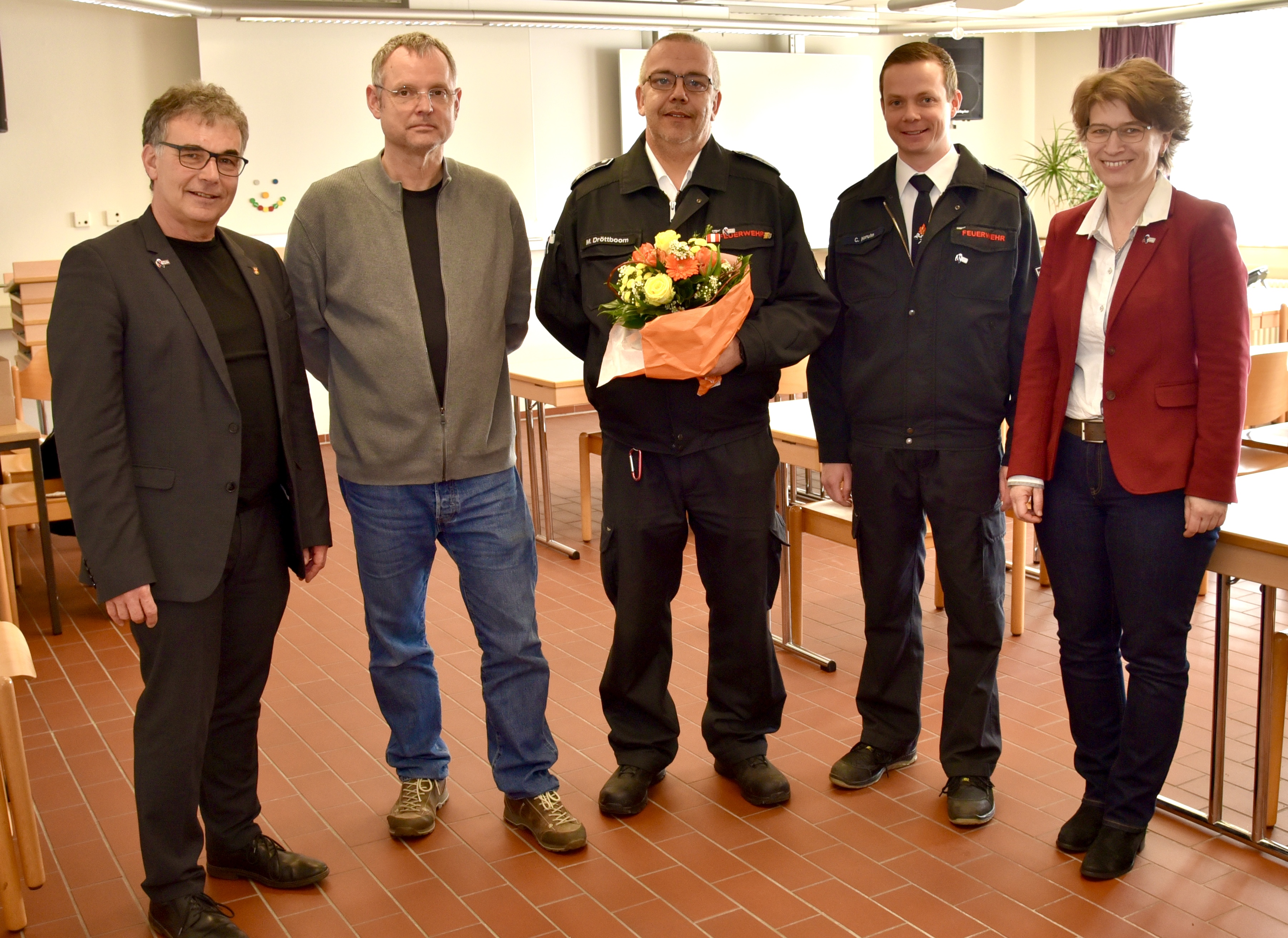 (v. l. n. r.): Bürgermeister Dietmar Heyde, VHS-Leiter Dr. Jens Korfkamp, Mario Dröttboom (Leiter der Freiwilligen Feuerwehr), Christian Maruhn (stellv. Leiter der Feuerwehr und Dezernentin Iris Itgenshorst.