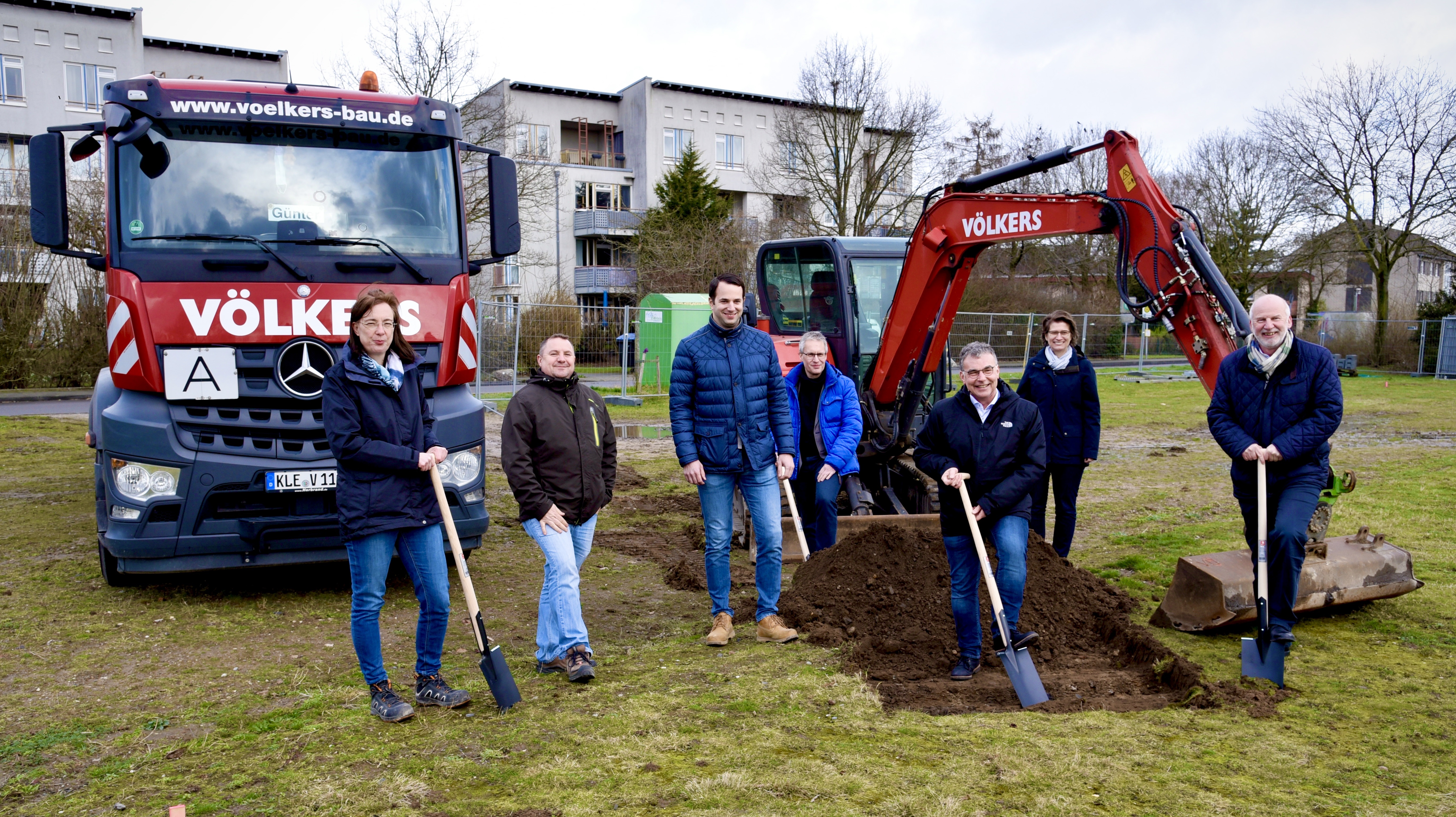 Pressemitteilung Erster Spatenstich neue Kita Annaberg vor Ort