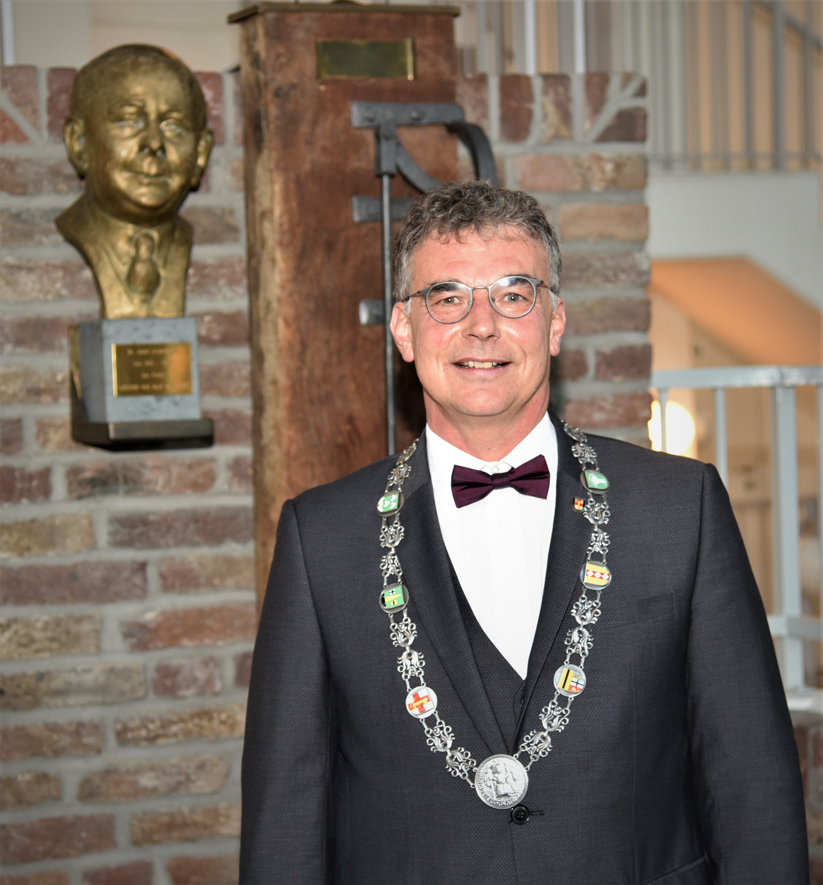 Ein Bild von Dietmar Heyde mit Stadtkette