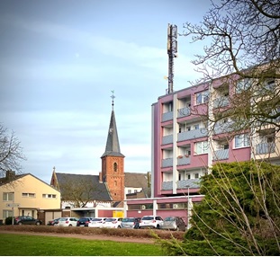 Mobilfunkmast auf dem ehemaligen Postgebäude am Innenwall